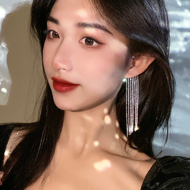 Elegant and simple long tassel earrings